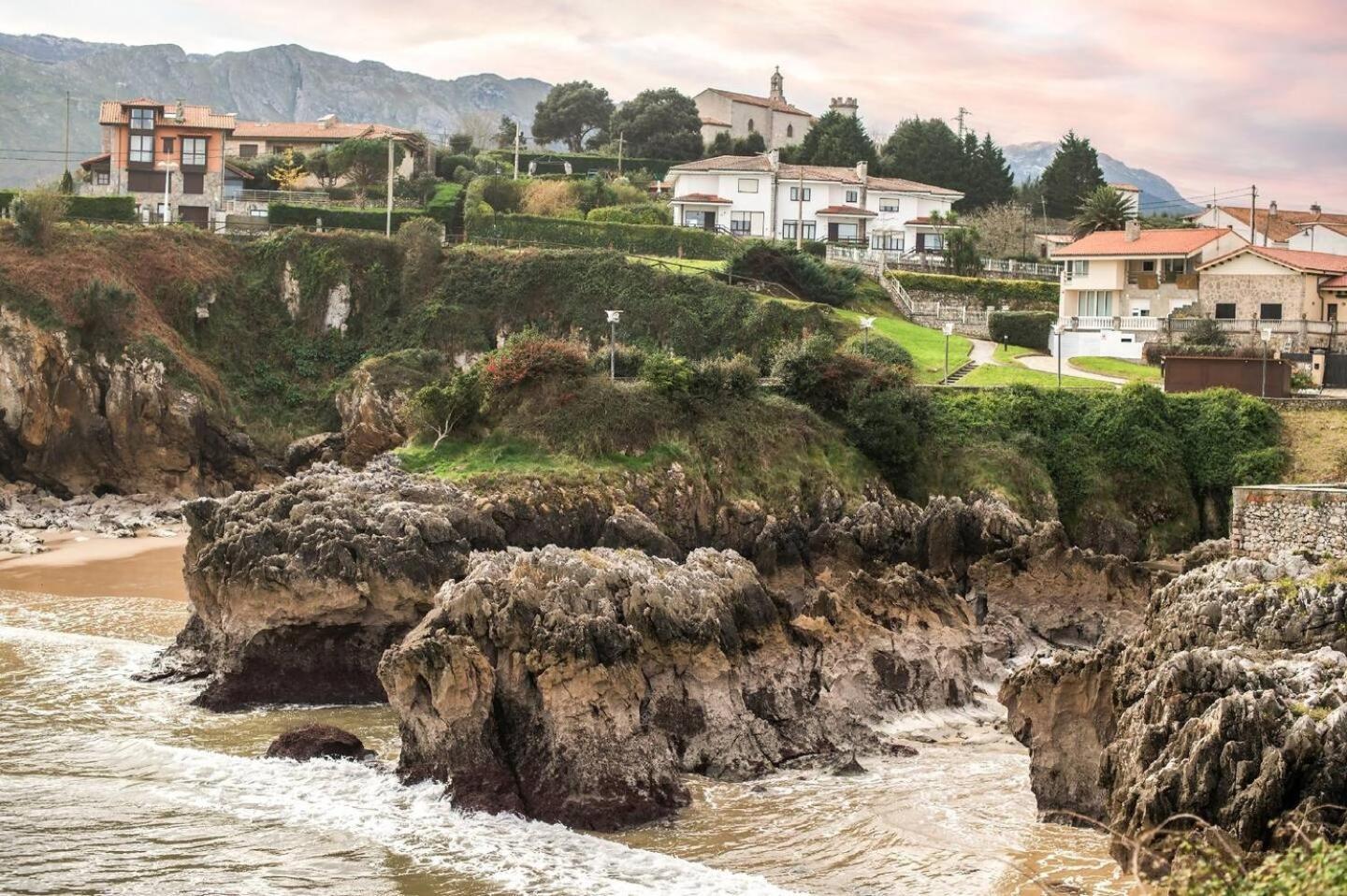 Durmiendo En El Paraiso Llanes Ngoại thất bức ảnh
